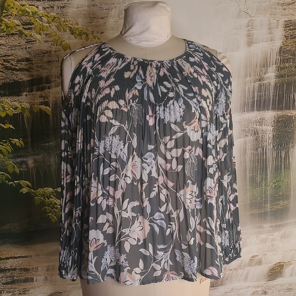 Lauren Conrad Womens Large Gray Floral Cold Shoulder Long Sleeve Pleated Blouse